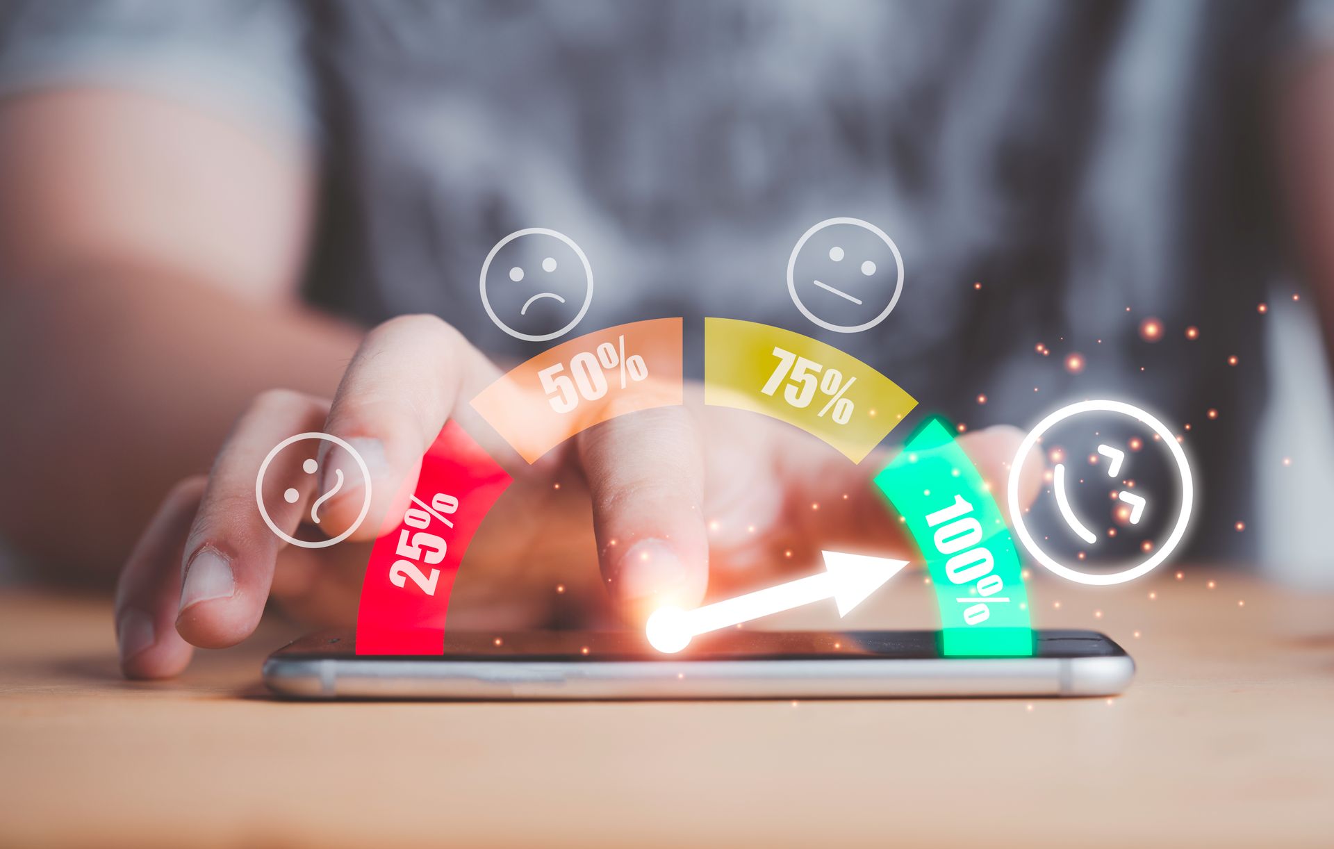 Personne sélectionnant sa satisfaction sur son smartphone